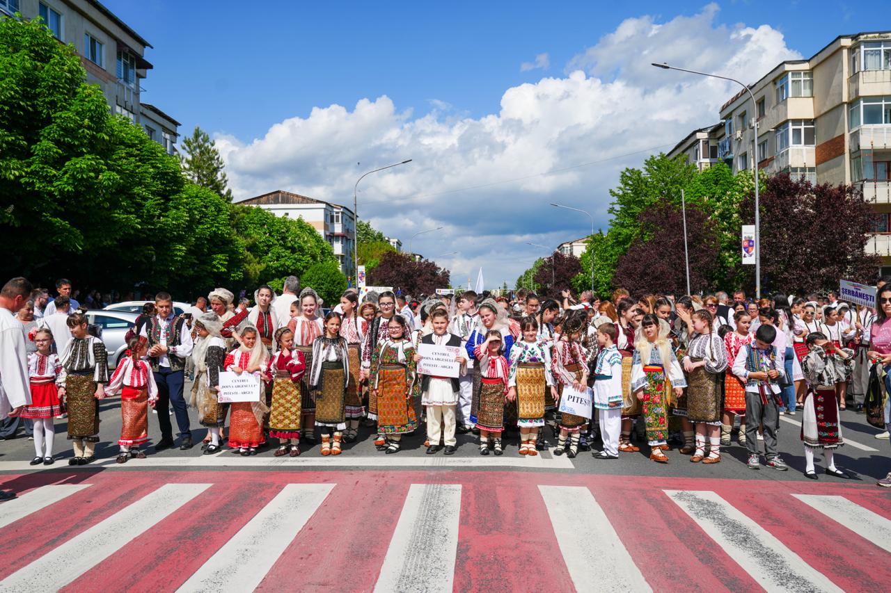 sărbătoare a portului popular